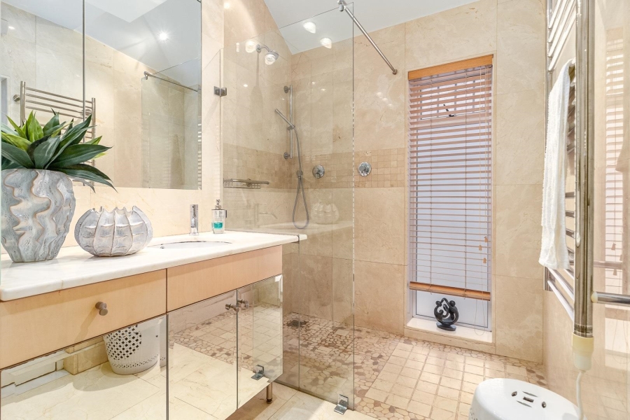 To Let 4 Bedroom Property for Rent in Fresnaye Western Cape